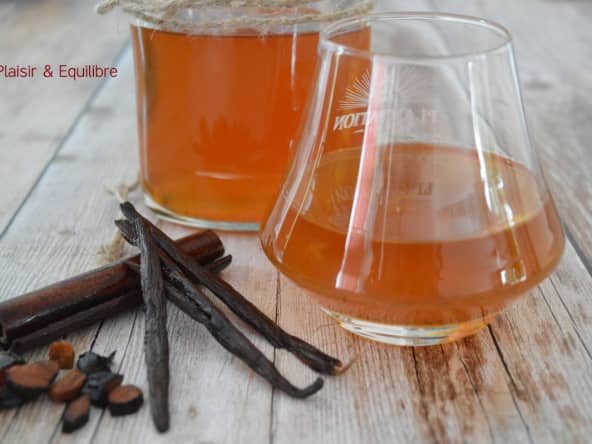Rhum arrangé parfumé à la vanille, cannelle et fève Tonka