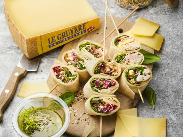 Rondelles de wrap de graines germées aux aiguillettes de poulet et au gruyère aop classique