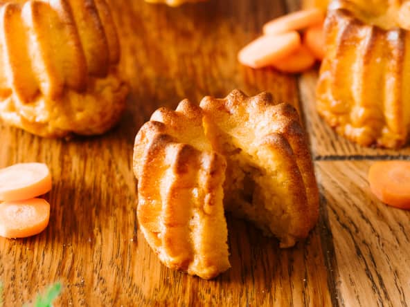 Cannelés salés à la carotte pour l'apéritif
