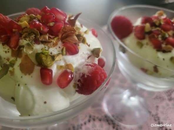Meringue aux pétales de roses et framboises