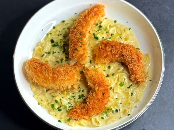 Crevettes croustillantes sur fondue de poireaux au Prosecco