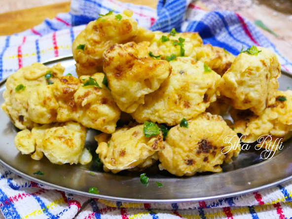 Beignets salés de choux fleurs farcis, pâte à frire à la semoule