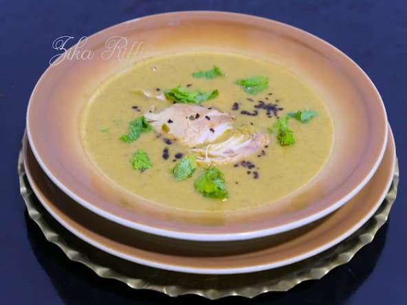 Velouté aux topinambours, poireaux, poulet et parmesan à la crème