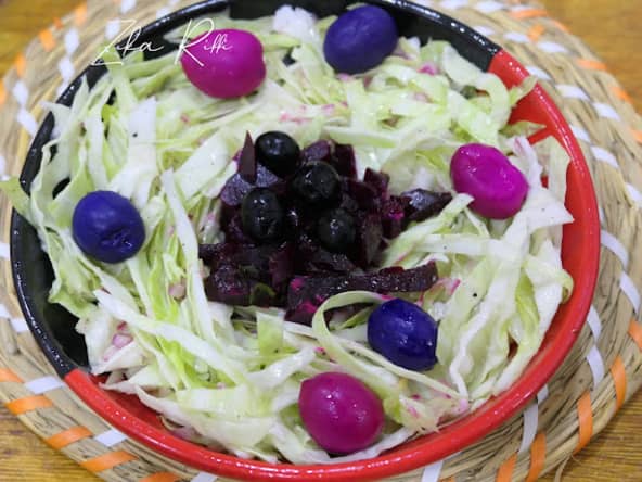 Salade de chou blanc aux betteraves, sauce ravigote