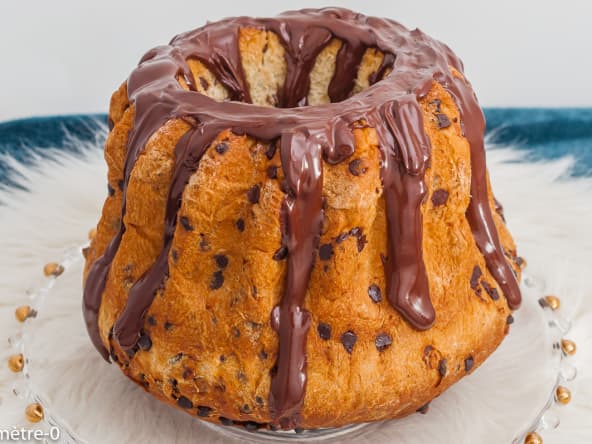 Kouglof alsacien aux pépites de chocolat et raisins