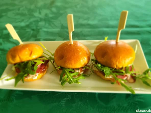 Mini burgers au magret de canard séché et chutney d'oignons