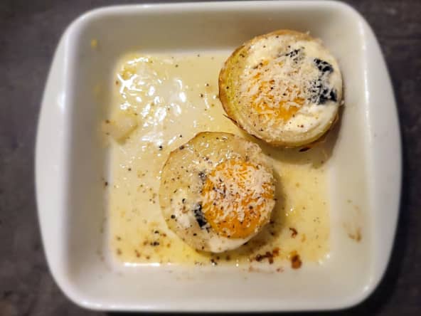 Œuf à la truffe dans un oignon de Cyril Lignac