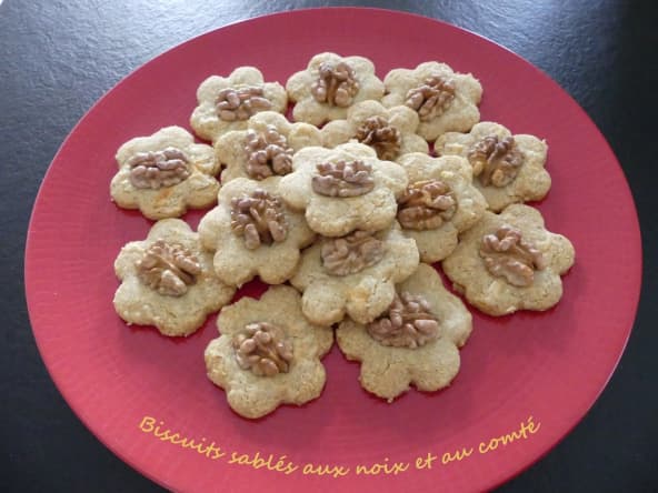 Biscuits sablés aux noix et au comté