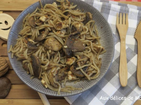 Konjac au poulet et champignons, au curry rouge