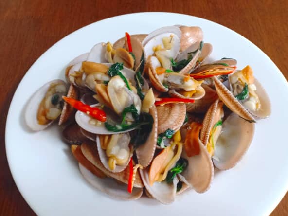 Palourdes au basilic sacré "hoi laï pad kaprao"