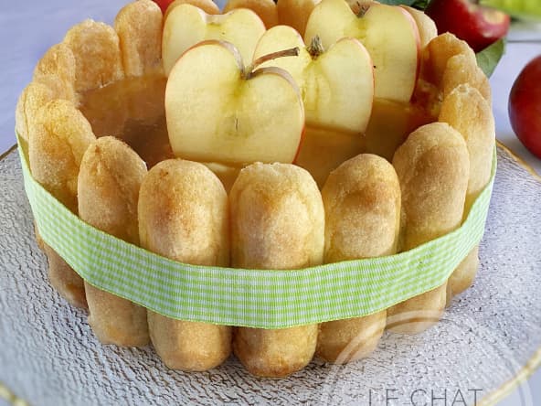 Charlotte pomme-pralin, sirop de trognons