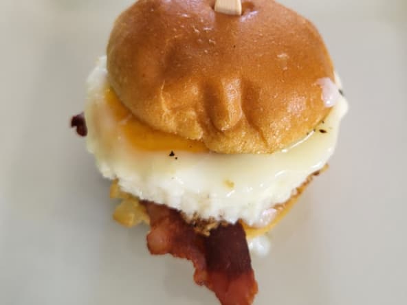 Mini burger œuf et bacon