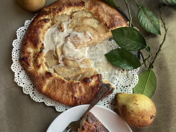 Tarte rustique aux poires et au gingembre confit