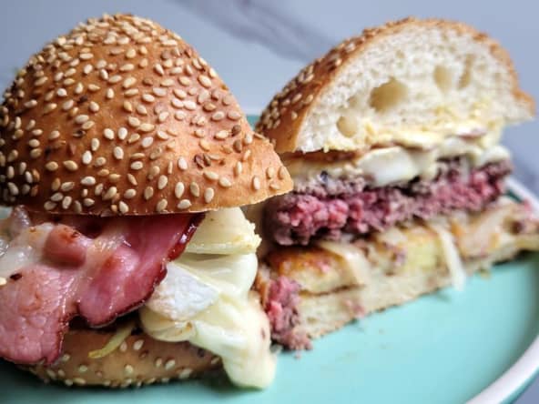 Burger montagnard : une recette au reblochon