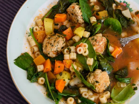 Minestrone de boulettes de veau, épinard et petites pâtes