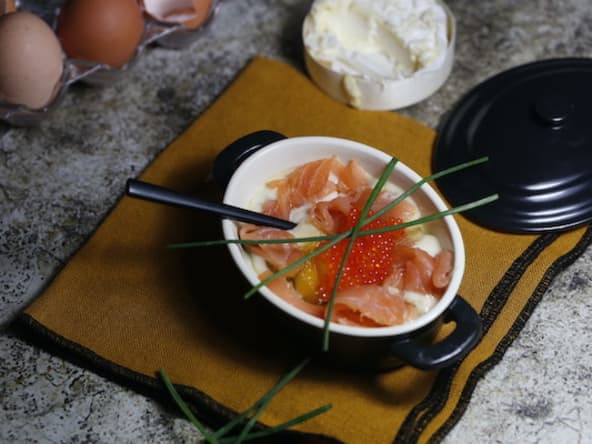 Oeufs cocotte au saumon fumé et St Marcellin : une recette pour Pâques