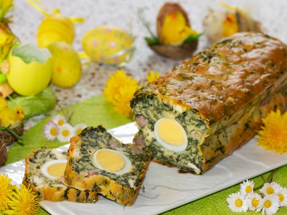 Cake de Pâques aux épinards et à la feta : ma recette avec oeufs durs