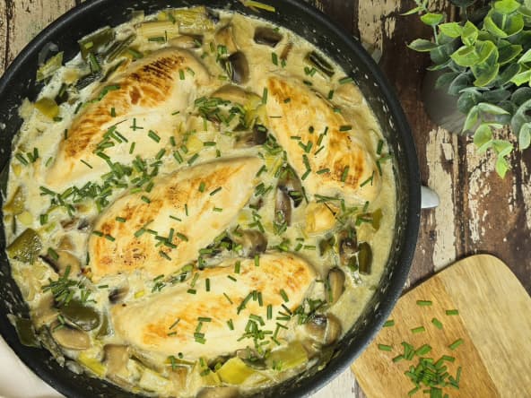 Filets de poulet crémeux aux champignons et poireaux