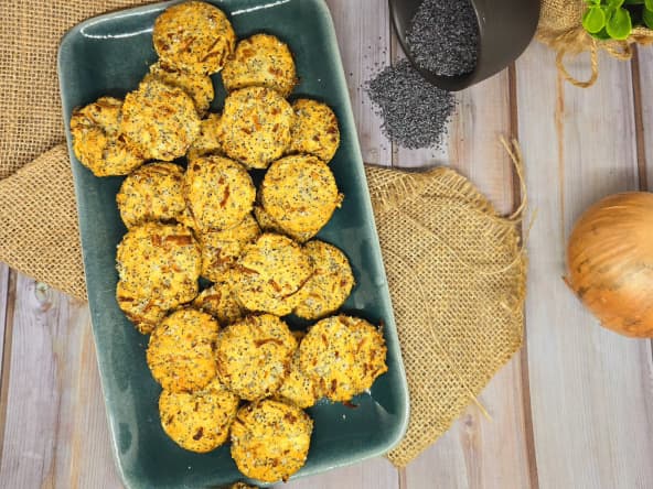 Biscuits salés aux oignons et pavot