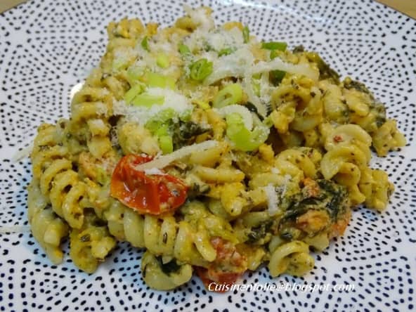 Fusilli à la feta, tomates cerises, épinards à la provençale