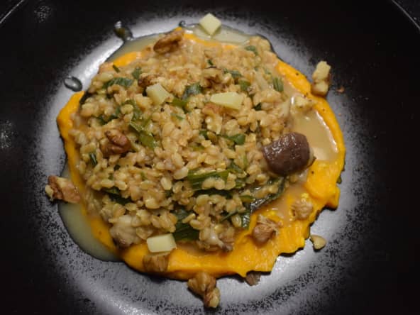 Risotto de petit épeautre aux champignons et crème de potimarron au chèvre frais