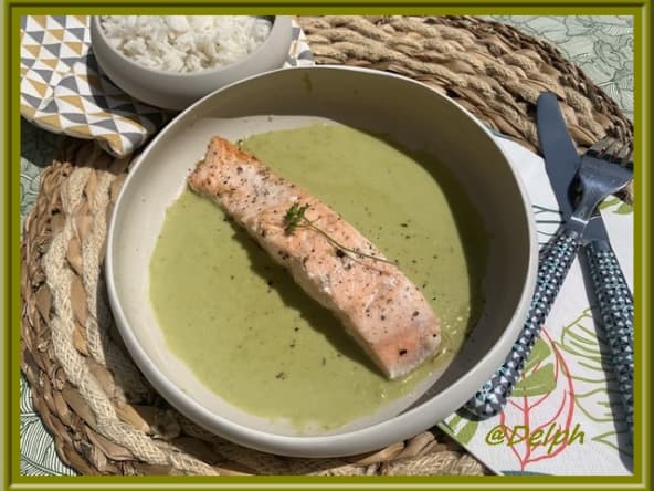 Pavé de saumon à la crème de cosses de petits pois