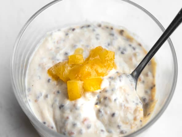 Crème citronnée au tofu soyeux, chia et dattes