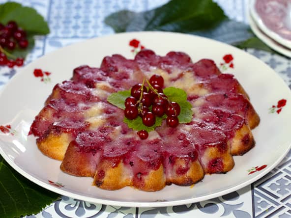 Gâteau financier comme une tatin aux groseilles