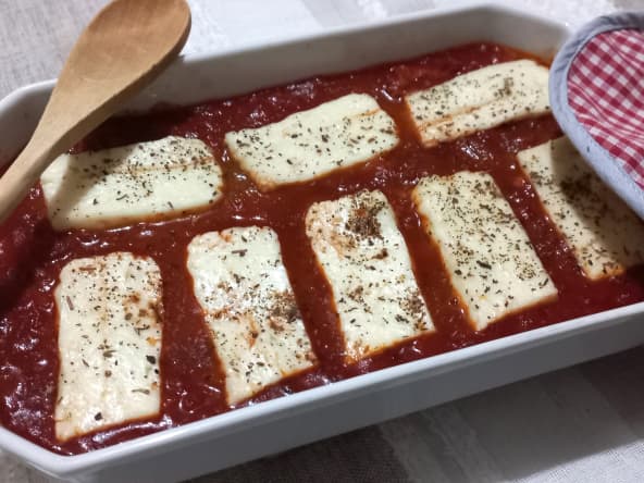 Gratin de tomates au poivron et à l’halloumi