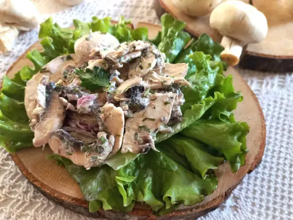 Salade de champignons crus à la mayonnaise