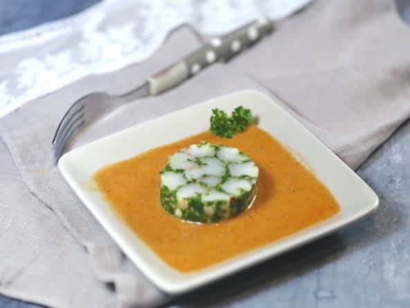 Mosaïque de gambas en persillade et jus de tête