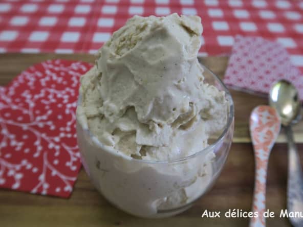 Glace à la pomme caramélisée et à la cannelle