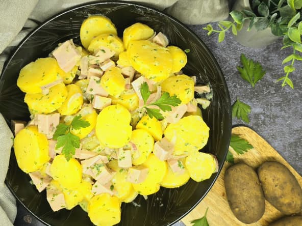 Salade de pommes de terre à la saucisse