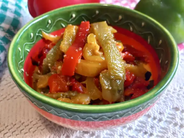 Salade de poivrons tricolores grillés au four