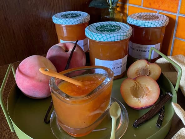 Confiture de pêches et prunes jaunes parfumée à la vanille