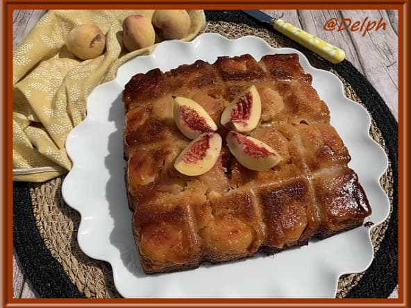Gâteau renversé aux pêches de vigne
