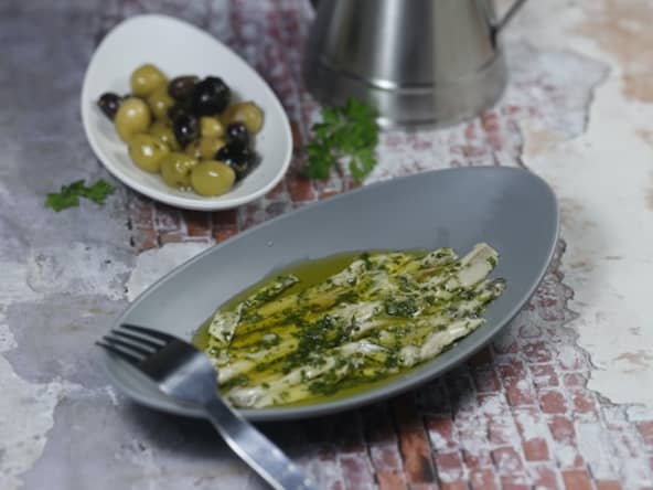 Anchois marinés à l’ail