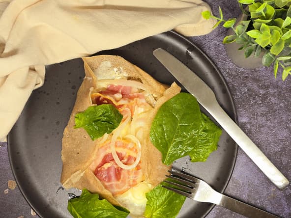 Galette à l'oignon, chèvre et pancetta