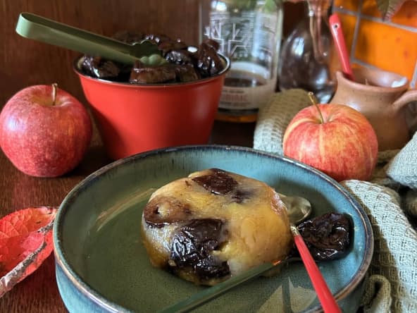 Timbale de pruneaux aux pommes, sirop d’érable et cannelle