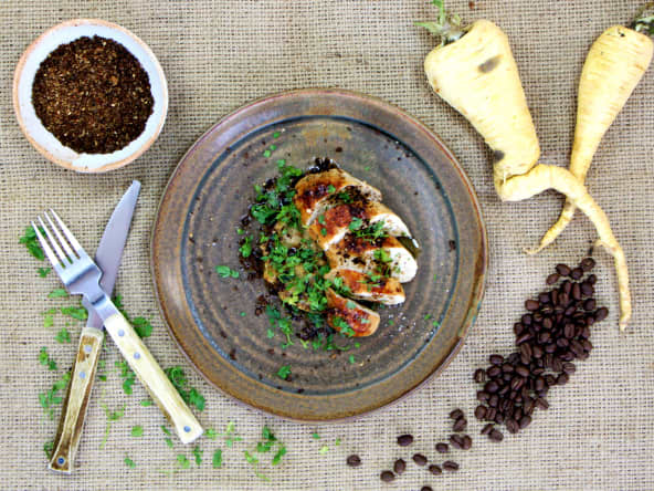 Volaille rôtie, purée de panais au café, jus corsé et poudre café-sésame