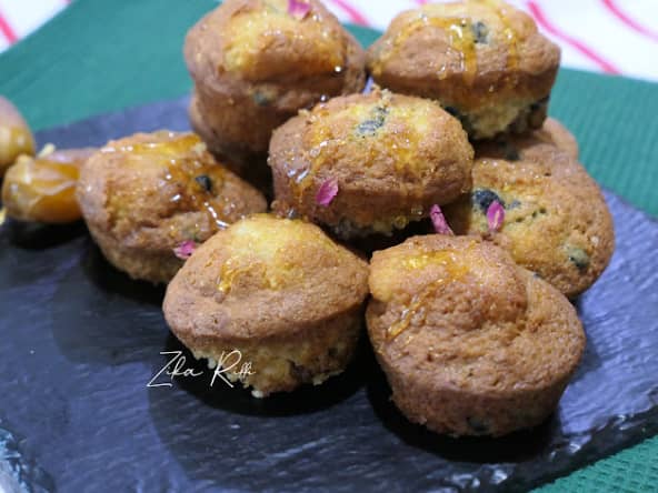 Muffins aux myrtilles dattes amandes skyr et miel de cèdre