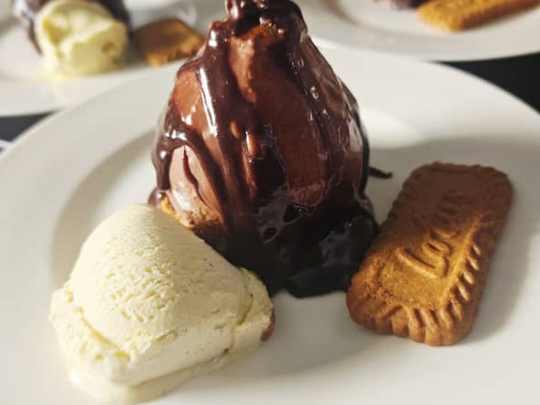 Poires pochées au chocolat et spéculoos