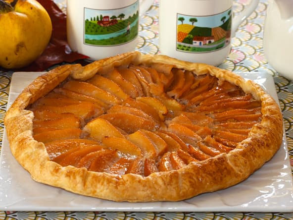 Tarte rustique aux coings, crème d’amande à la fève de Tonka