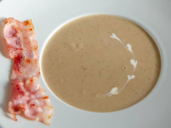 Soupe de pommes de terre au lard et thé lapsang souchong