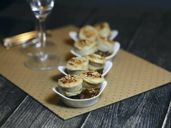 Boudin blanc au confit d’oignon et pomme au miel et aux épices