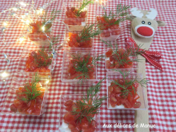 Verrines de fromage blanc à la truite fumée et concassé de tomates cerises