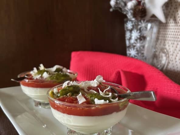 Blanc-manger au parmesan, coulis de tomates, émulsion au basilic