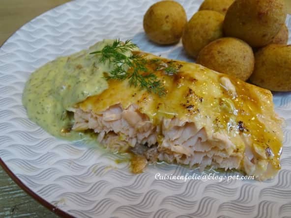 Dos de saumon sauce moutarde, miel, gingembre, citron et aneth