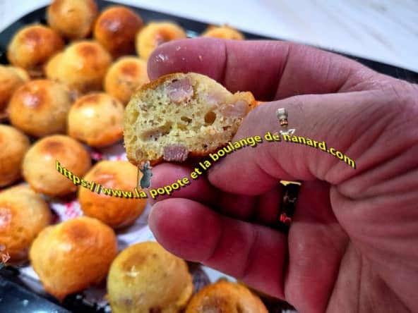 Petites bouchées aux lardons et deux fromages