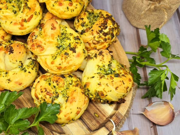 Petits pains à l'ail et au cheddar